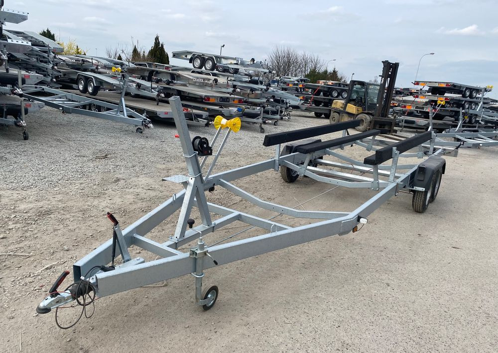 Boro PRZYCZEPA PODŁODZIOWA STYL AMERYKAŃSKI 7,30m - Båthenger: bilde 2 Boro PRZYCZEPA PODŁODZIOWA STYL AMERYKAŃSKI 7,30m - Båthenger: bilde 2