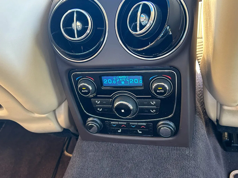 Sedan Jaguar XJ 3.0 V6D 275 PK /AUTOM / PANO DAK / VOL LEDER / MERIDAN / EXPORT PRICE: bilde 12 Sedan Jaguar XJ 3.0 V6D 275 PK /AUTOM / PANO DAK / VOL LEDER / MERIDAN / EXPORT PRICE: bilde 12