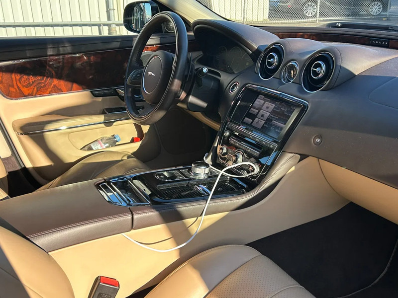 Sedan Jaguar XJ 3.0 V6D 275 PK /AUTOM / PANO DAK / VOL LEDER / MERIDAN / EXPORT PRICE: bilde 6 Sedan Jaguar XJ 3.0 V6D 275 PK /AUTOM / PANO DAK / VOL LEDER / MERIDAN / EXPORT PRICE: bilde 6