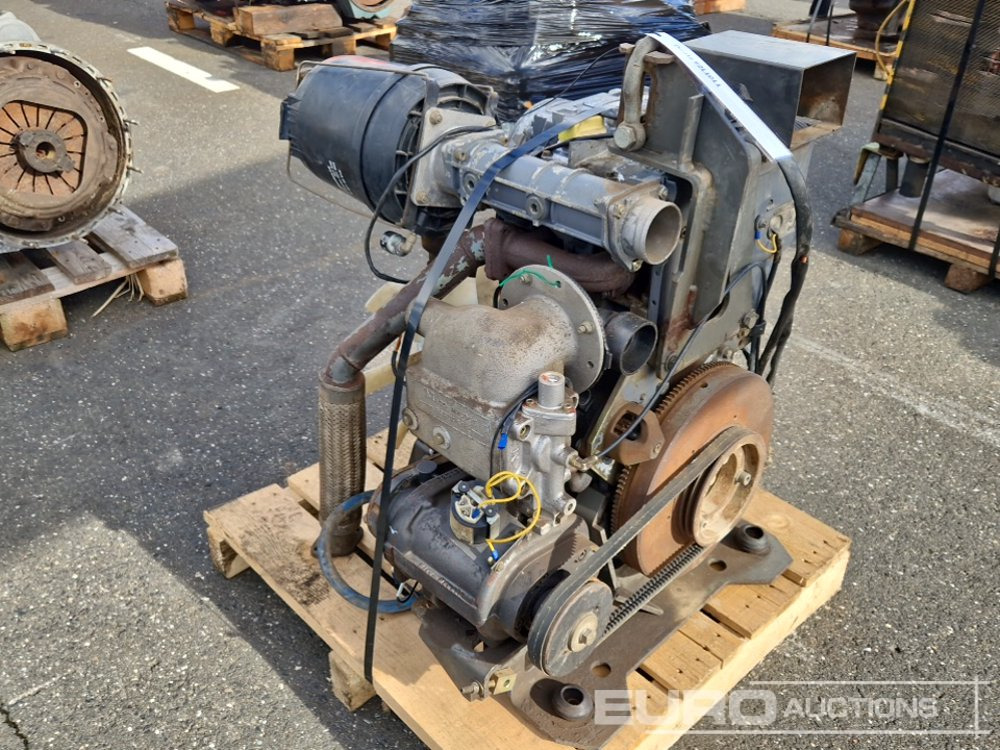 Deutz 2 Cylinder Diesel Engine - Motor: bilde 4 Deutz 2 Cylinder Diesel Engine - Motor: bilde 4