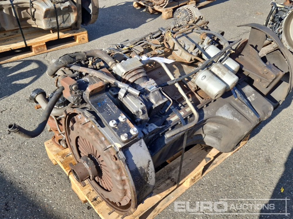 Deutz 6 Cylinder Turbo Diesel Engine - Motor: bilde 1 Deutz 6 Cylinder Turbo Diesel Engine - Motor: bilde 1