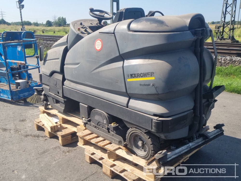 Kärcher R100 Ride on Swerper - Industriell feiemaskin: bilde 3 Kärcher R100 Ride on Swerper - Industriell feiemaskin: bilde 3
