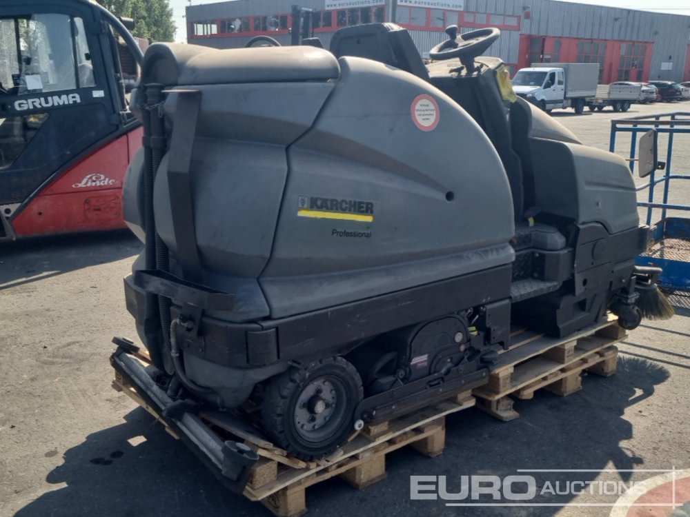 Kärcher R100 Ride on Swerper - Industriell feiemaskin: bilde 4 Kärcher R100 Ride on Swerper - Industriell feiemaskin: bilde 4