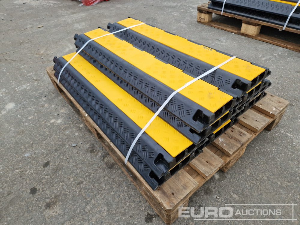 Unused Road Cable Protection, 2 Channels (10 of) - Anleggsmaskiner: bilde 4 Unused Road Cable Protection, 2 Channels (10 of) - Anleggsmaskiner: bilde 4