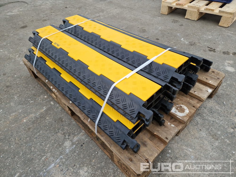 Unused Road Cable Protection, 2 Channels (10 of) - Anleggsmaskiner: bilde 2 Unused Road Cable Protection, 2 Channels (10 of) - Anleggsmaskiner: bilde 2