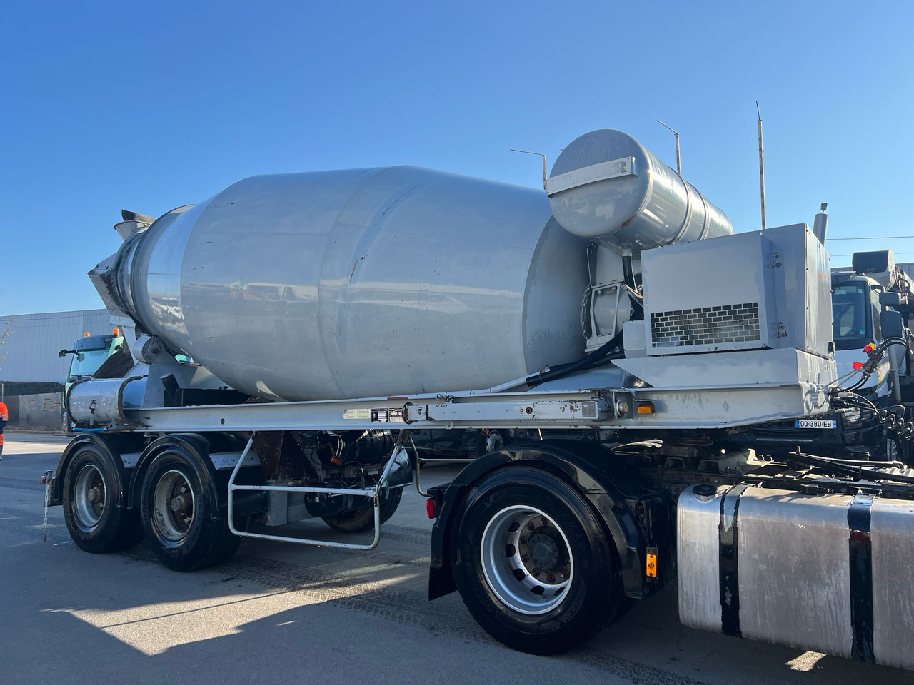 Semi remorque béton Liebherr 10m3 7016-XV-25 - Betongsemi: bilde 1 Semi remorque béton Liebherr 10m3 7016-XV-25 - Betongsemi: bilde 1
