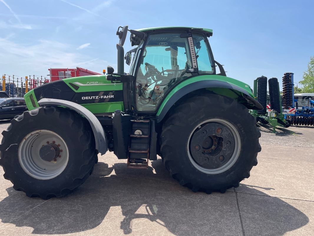 Deutz-Fahr Agrotron 7250 TTV - Traktor: bilde 1 Deutz-Fahr Agrotron 7250 TTV - Traktor: bilde 1
