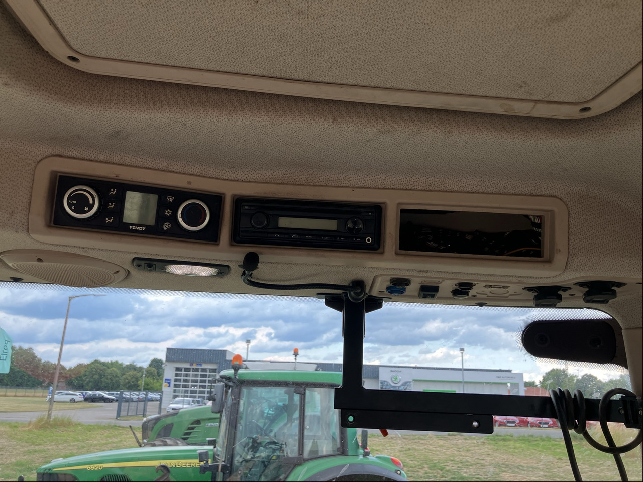 Fendt 724 Vario S4 - Traktor: bilde 2 Fendt 724 Vario S4 - Traktor: bilde 2