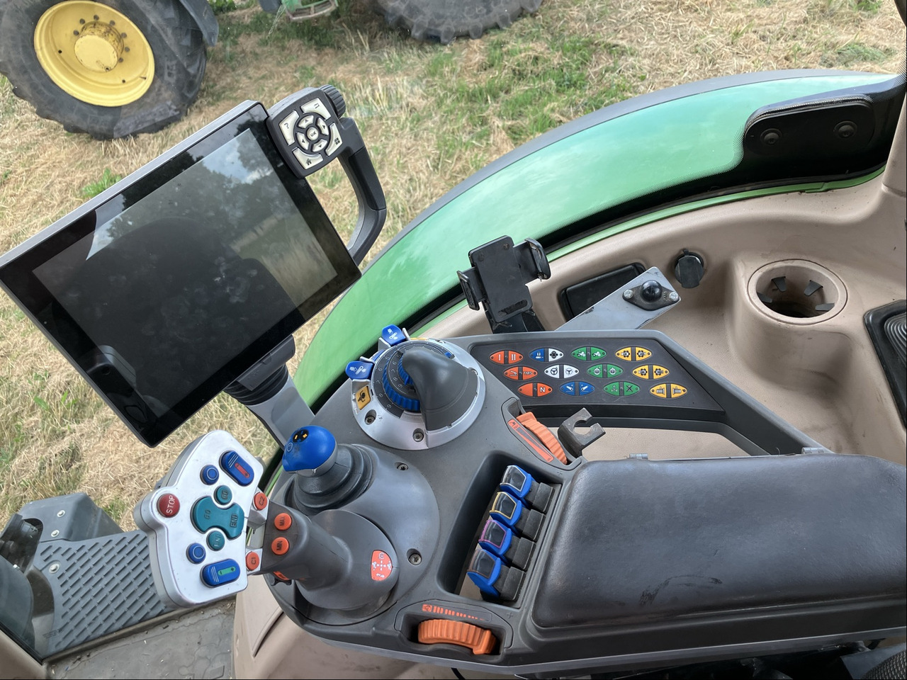 Fendt 724 Vario S4 - Traktor: bilde 3 Fendt 724 Vario S4 - Traktor: bilde 3