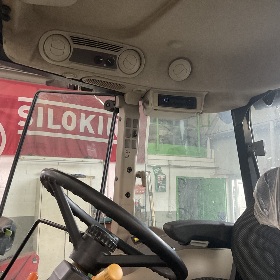 John Deere 5055 E - Traktor: bilde 4 John Deere 5055 E - Traktor: bilde 4