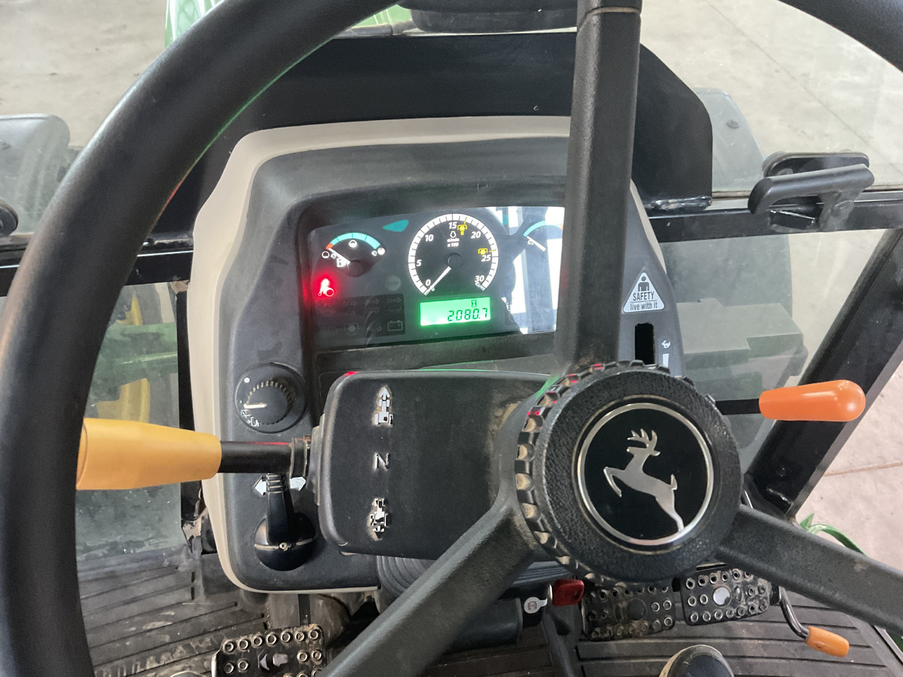 John Deere 5055 E - Traktor: bilde 2 John Deere 5055 E - Traktor: bilde 2