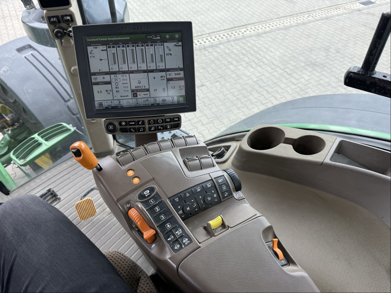 John Deere 7310R E23 - Traktor: bilde 2 John Deere 7310R E23 - Traktor: bilde 2