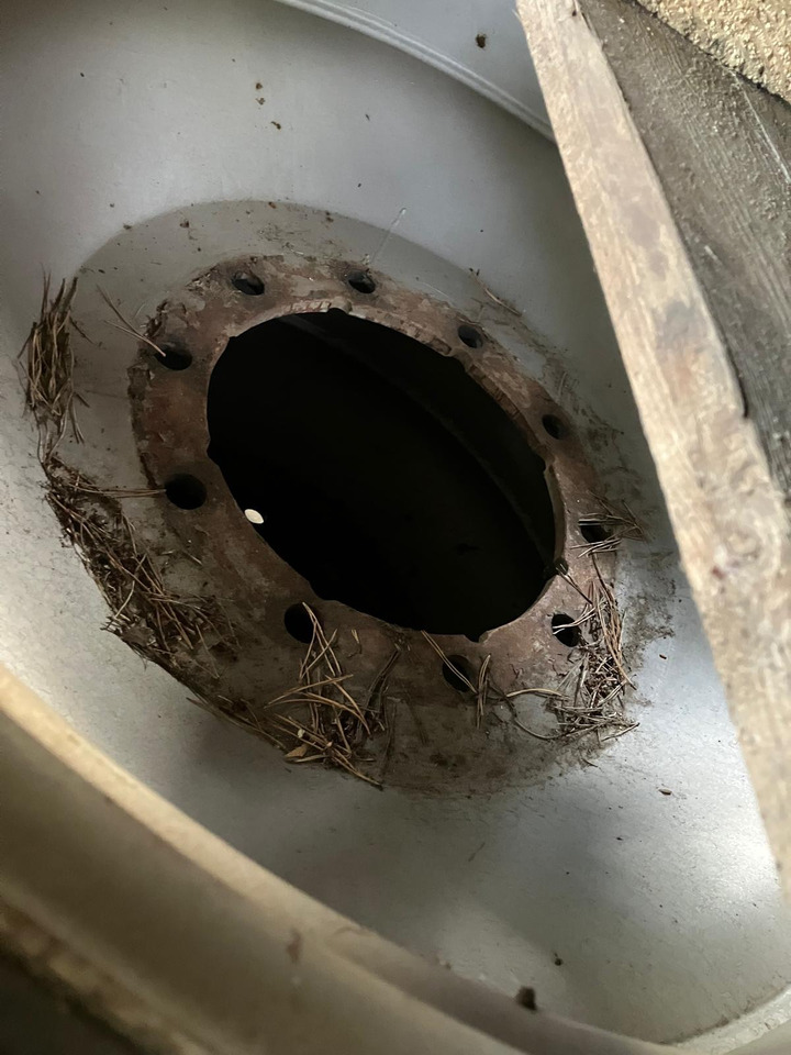 Massey Ferguson 340/95R48 320/95R32 Continental - Dekk og felger: bilde 3 Massey Ferguson 340/95R48 320/95R32 Continental - Dekk og felger: bilde 3