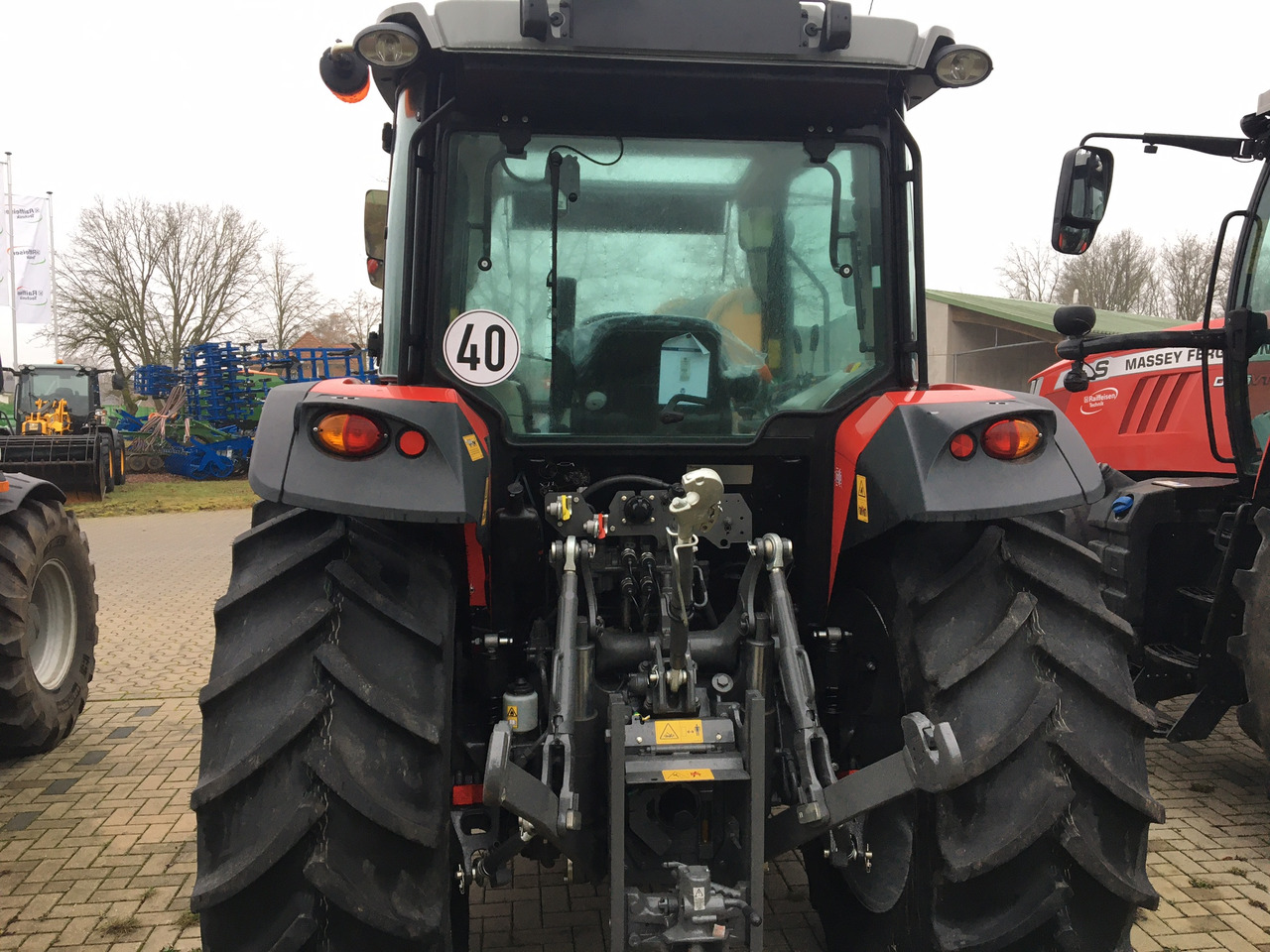 Massey Ferguson 5711 M Dyna-4 4WD Essent - Traktor: bilde 5 Massey Ferguson 5711 M Dyna-4 4WD Essent - Traktor: bilde 5