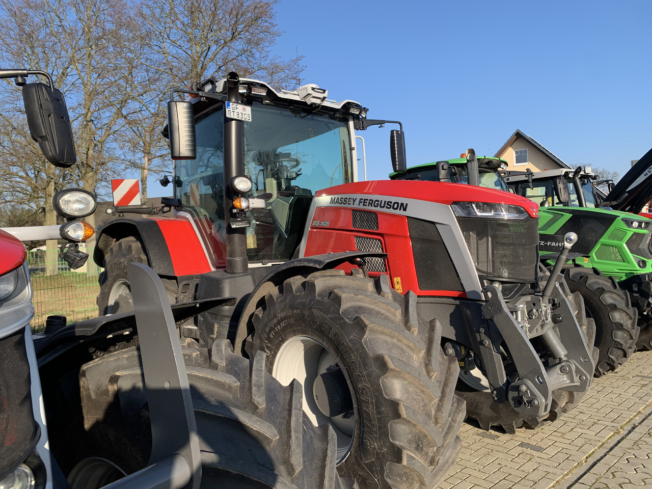 Massey Ferguson 8S.305 Dyna-VT Exclusive - Traktor: bilde 1 Massey Ferguson 8S.305 Dyna-VT Exclusive - Traktor: bilde 1