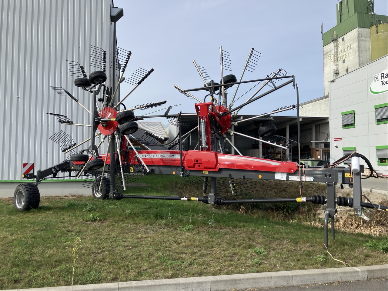 Massey Ferguson RK 842 SD-TRC - Høyvender: bilde 1 Massey Ferguson RK 842 SD-TRC - Høyvender: bilde 1