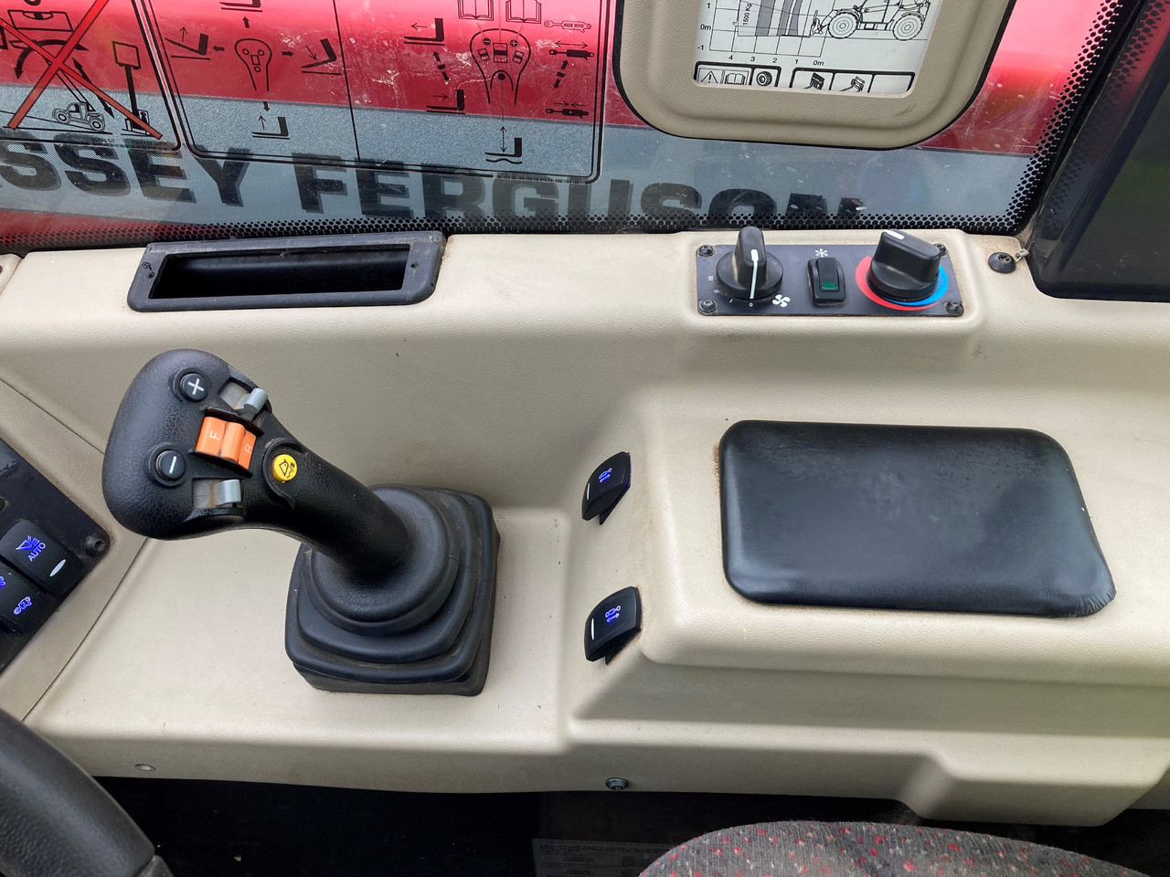 Massey Ferguson Telekoplader TH 7038 - Teleskoplastere: bilde 3 Massey Ferguson Telekoplader TH 7038 - Teleskoplastere: bilde 3