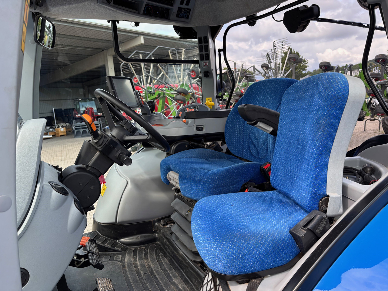 New Holland T6.140 Auto Command - Traktor: bilde 4 New Holland T6.140 Auto Command - Traktor: bilde 4