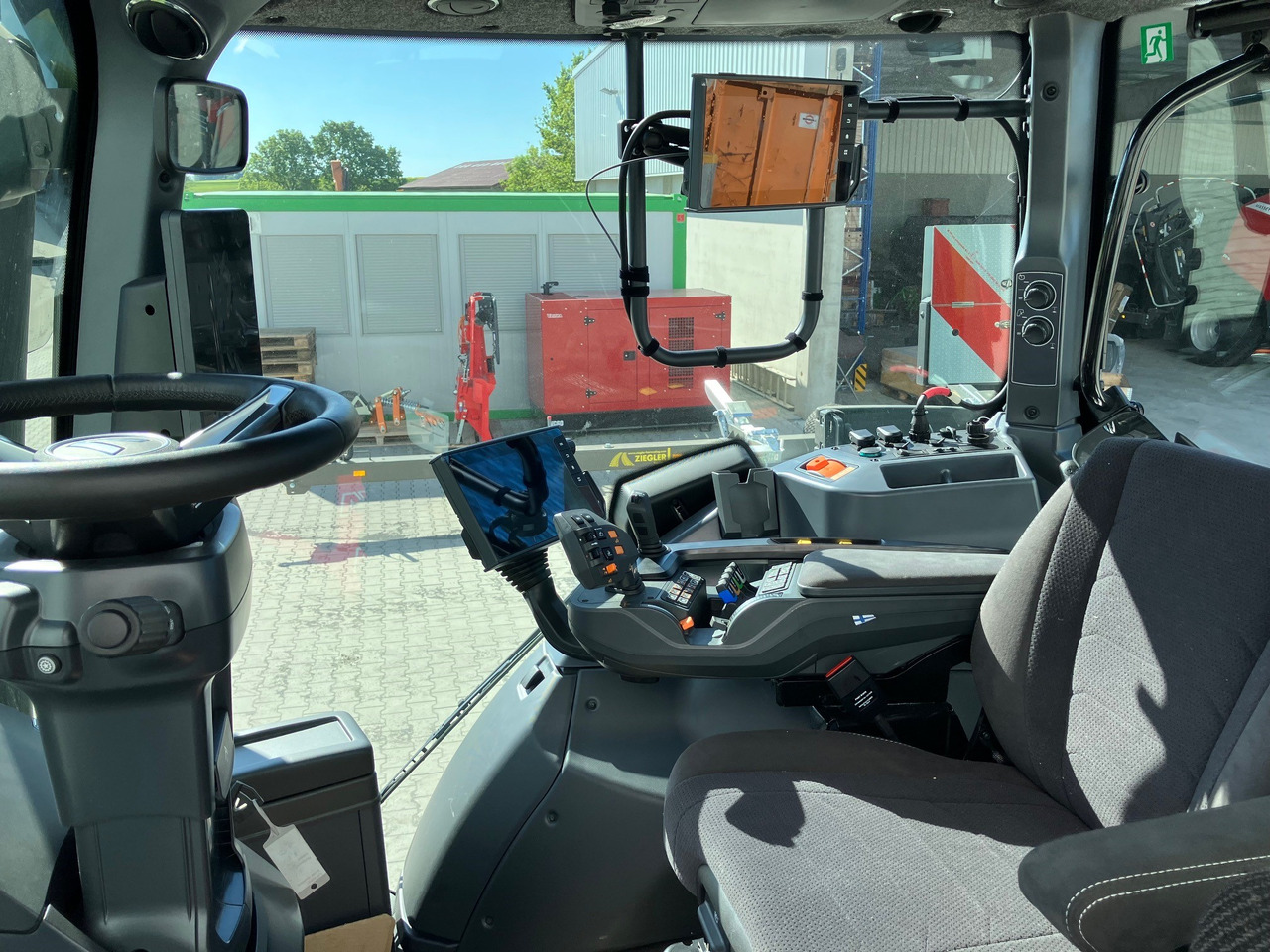 Valtra Q 285 - Traktor: bilde 2 Valtra Q 285 - Traktor: bilde 2