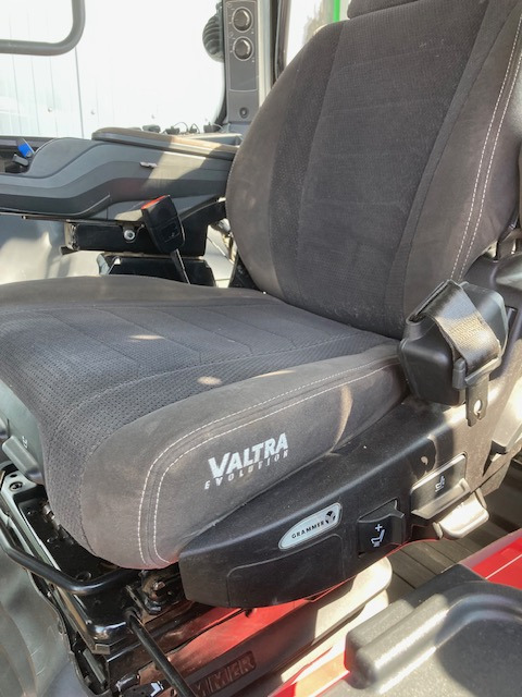 Valtra T 235 Versu - Traktor: bilde 5 Valtra T 235 Versu - Traktor: bilde 5