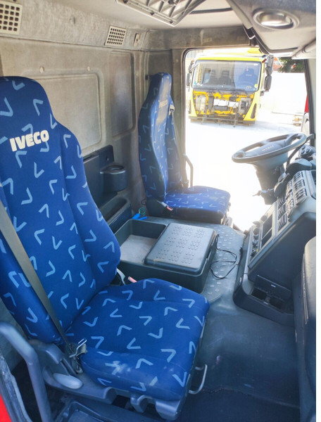 Iveco Stralis AD, Trakker DAY CAB - Førerhus og interiør for Lastebil: bilde 2 Iveco Stralis AD, Trakker DAY CAB - Førerhus og interiør for Lastebil: bilde 2