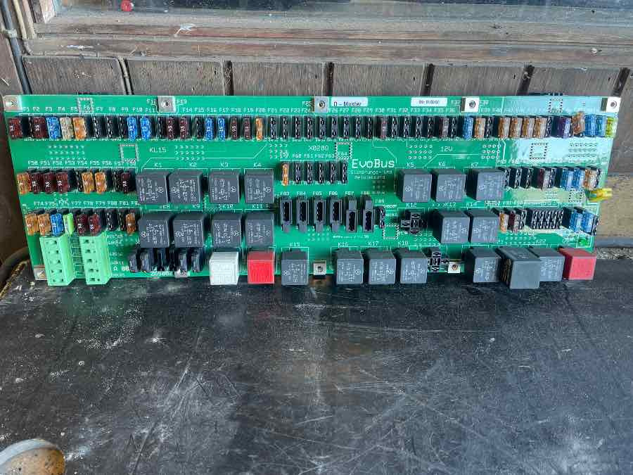 MERCEDES ELECTRIC SWITCH PANEL A0055463340 - Elektrisk system for Buss: bilde 2 MERCEDES ELECTRIC SWITCH PANEL A0055463340 - Elektrisk system for Buss: bilde 2