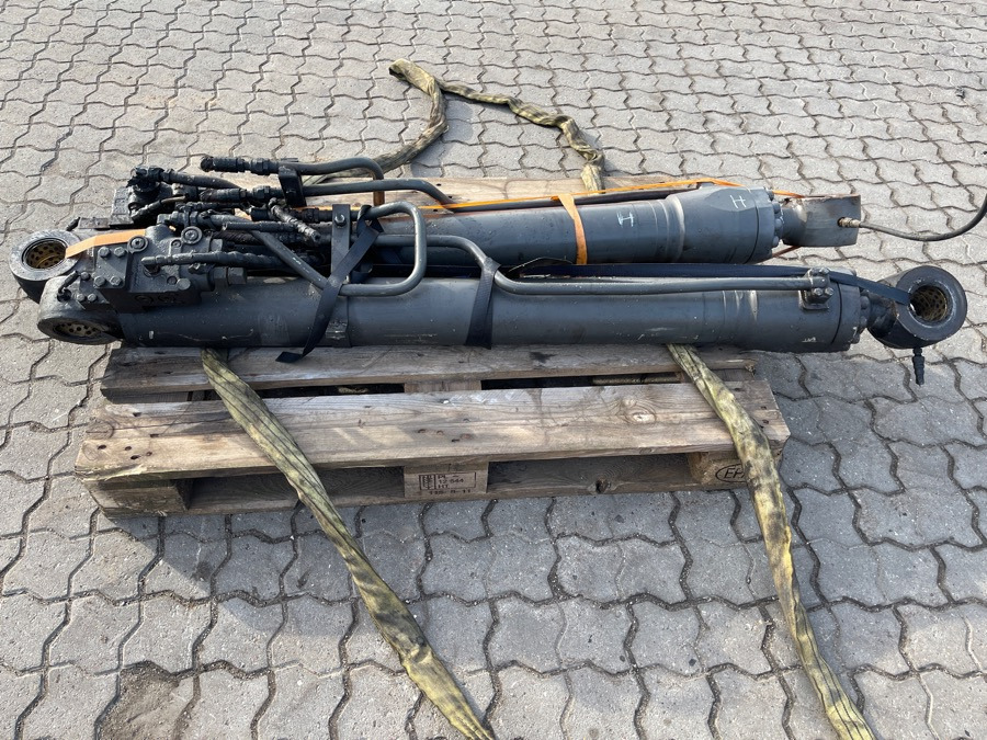 VOLVO CONSTRUCTION EXCAVATOR ECR145 BOOM CYLINDERS - Reservedeler for Beltegraver: bilde 2 VOLVO CONSTRUCTION EXCAVATOR ECR145 BOOM CYLINDERS - Reservedeler for Beltegraver: bilde 2