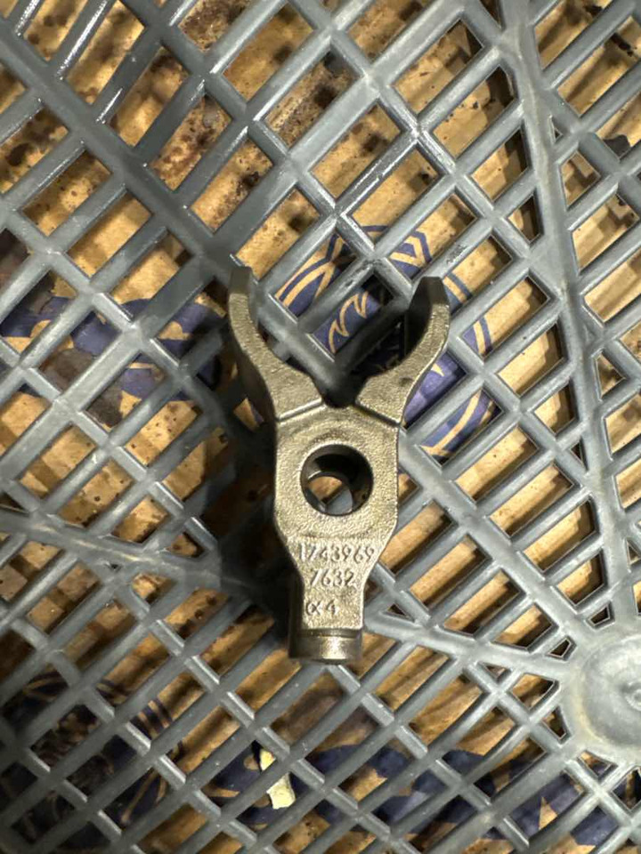 SCANIA INJEKTOR CLAMP 17439969 - Motor og deler for Lastebil: bilde 1 SCANIA INJEKTOR CLAMP 17439969 - Motor og deler for Lastebil: bilde 1