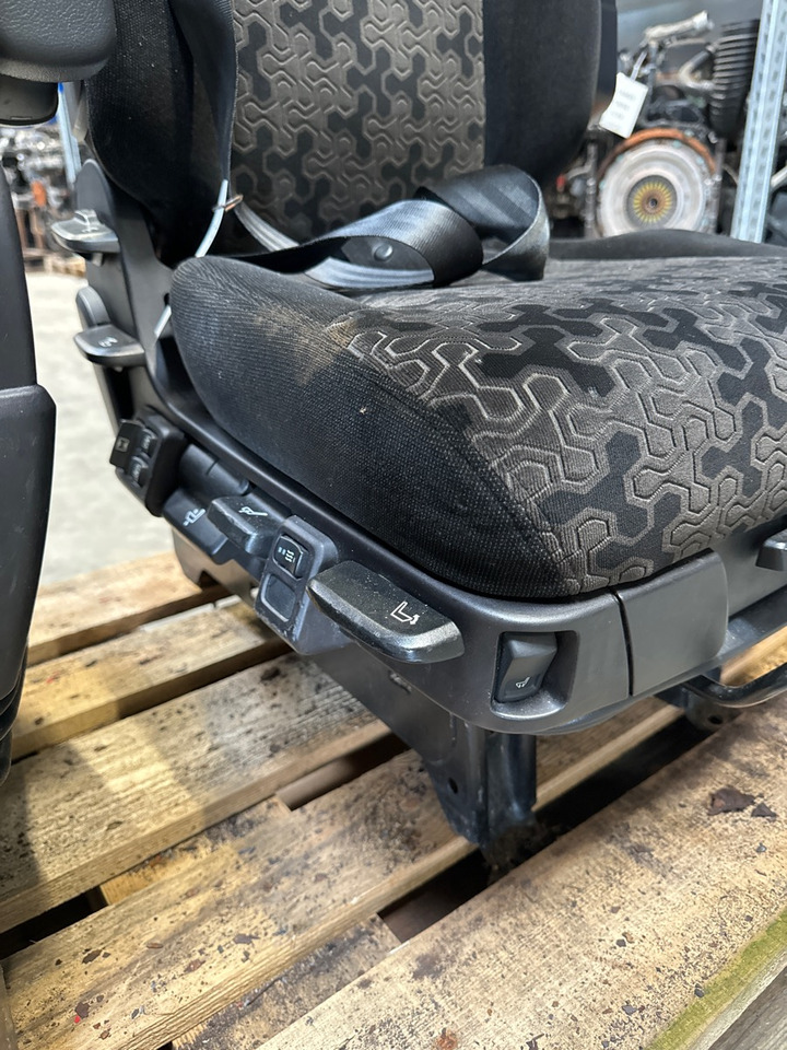 SCANIA PASSENGER SEAT NGR - Førerhus og interiør for Lastebil: bilde 3 SCANIA PASSENGER SEAT NGR - Førerhus og interiør for Lastebil: bilde 3