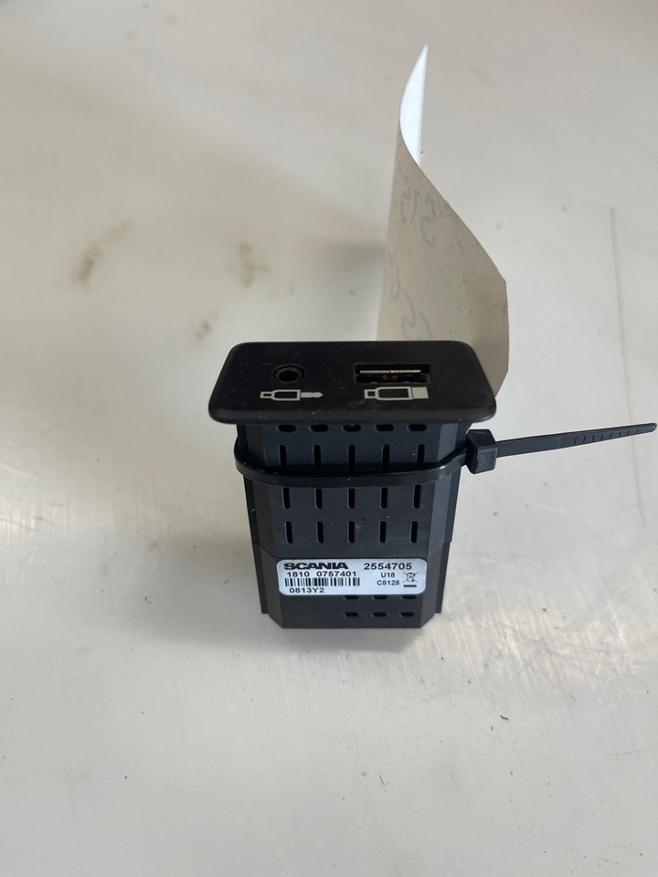 SCANIA USB PORT 2554705 - Instrumentpanel for Lastebil: bilde 1 SCANIA USB PORT 2554705 - Instrumentpanel for Lastebil: bilde 1