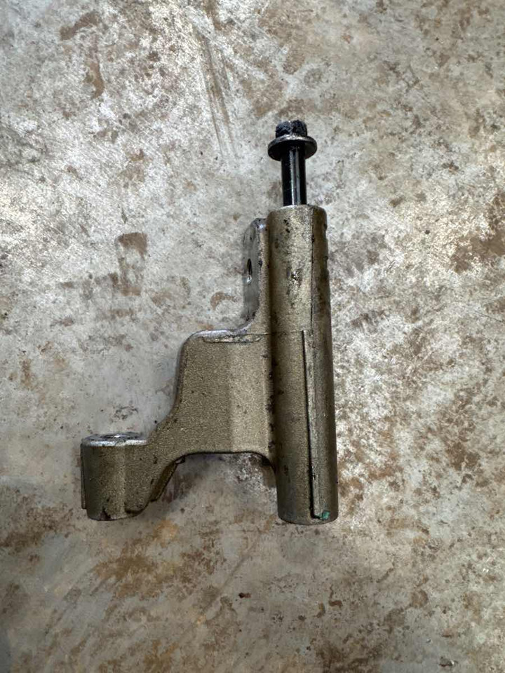 VOLVO BRACKET PRESSURE PIPE 21743258 - Motor og deler for Lastebil: bilde 1 VOLVO BRACKET PRESSURE PIPE 21743258 - Motor og deler for Lastebil: bilde 1