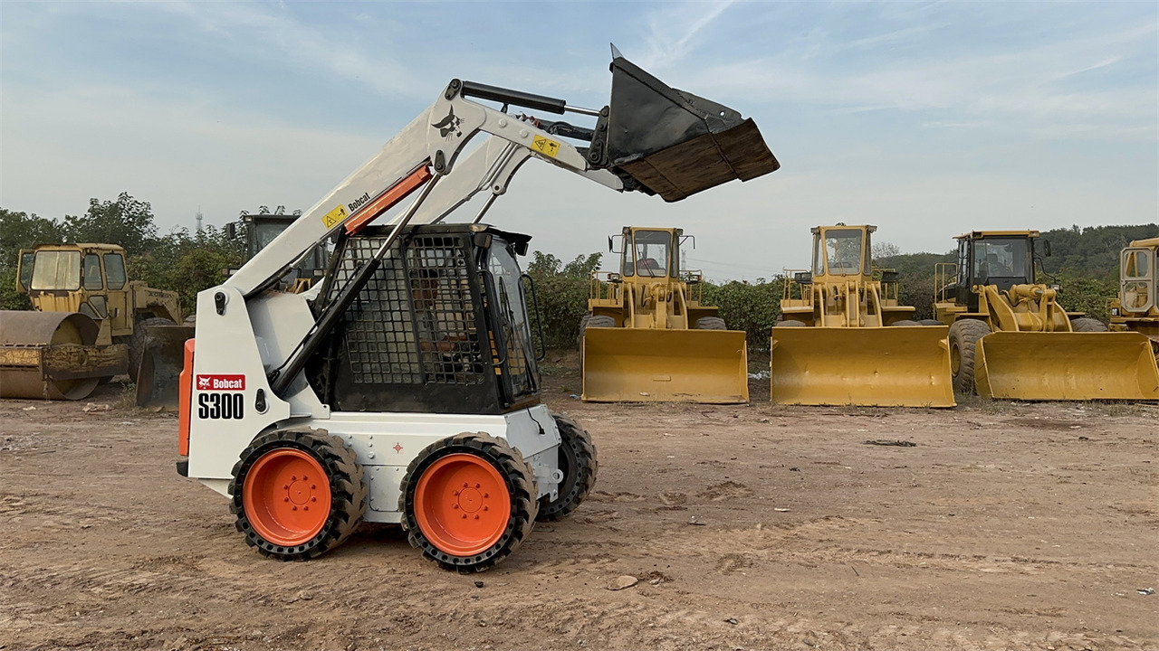 BOBCAT S300 - Kompaktlaster: bilde 1 BOBCAT S300 - Kompaktlaster: bilde 1