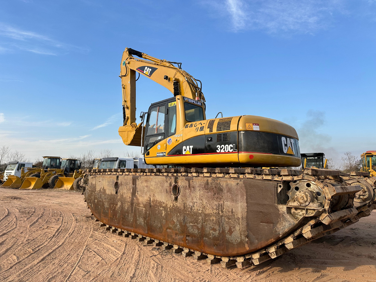CAT 320CL - Amfibisk gravemaskin: bilde 1 CAT 320CL - Amfibisk gravemaskin: bilde 1