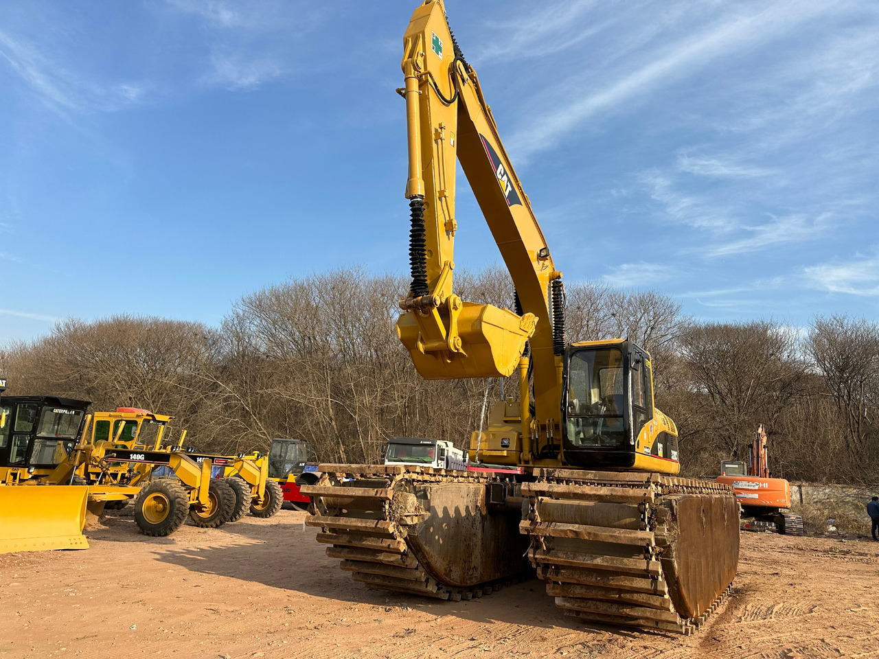 CATERPILLAR 320CL - Amfibisk gravemaskin: bilde 2 CATERPILLAR 320CL - Amfibisk gravemaskin: bilde 2