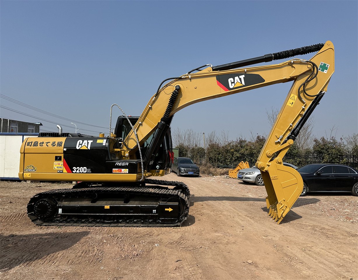 CATERPILLAR 320D2L - Beltegraver: bilde 2 CATERPILLAR 320D2L - Beltegraver: bilde 2