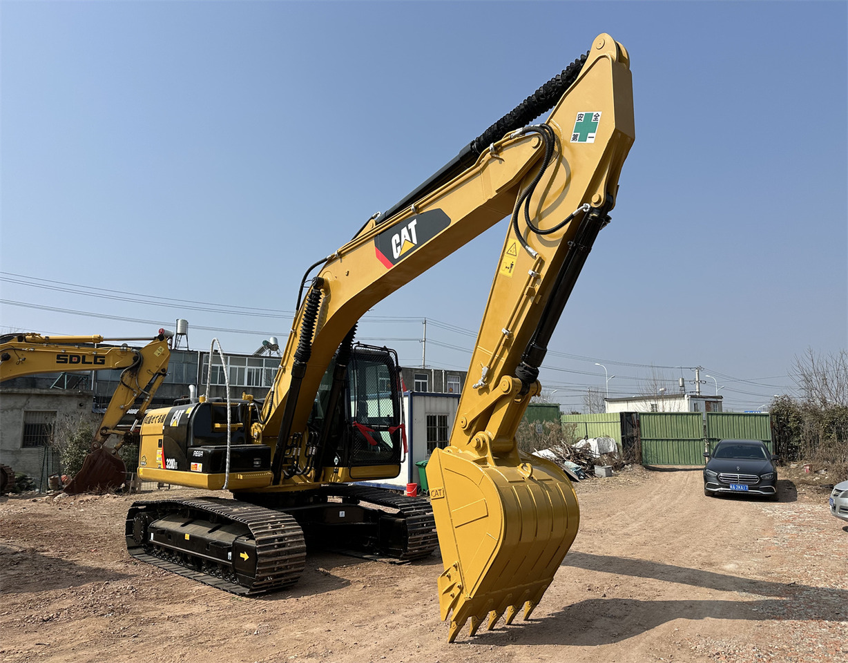 CATERPILLAR 320D2L - Beltegraver: bilde 3 CATERPILLAR 320D2L - Beltegraver: bilde 3