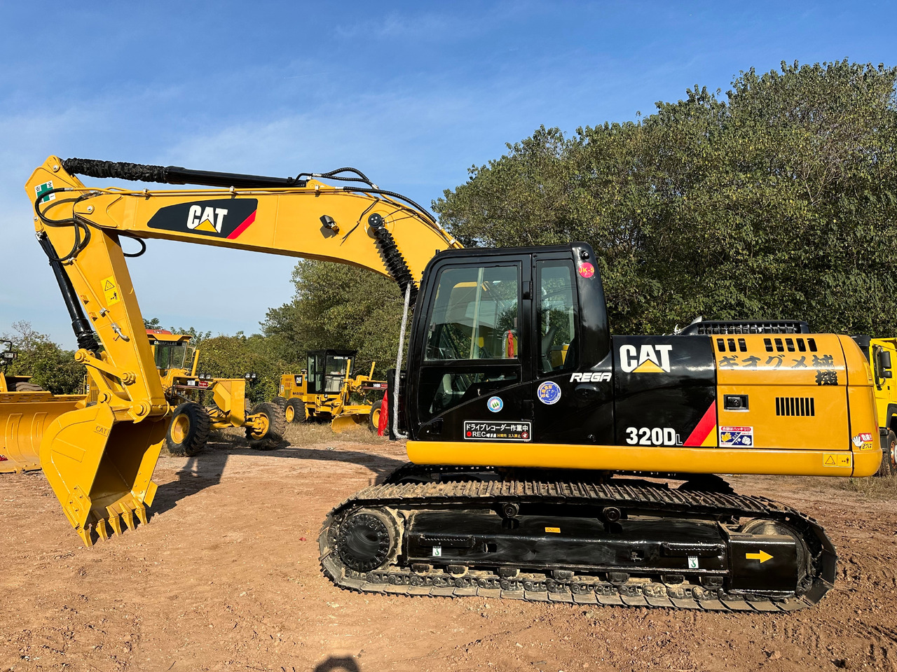 CATERPILLAR 320D2L - Beltegraver: bilde 2 CATERPILLAR 320D2L - Beltegraver: bilde 2