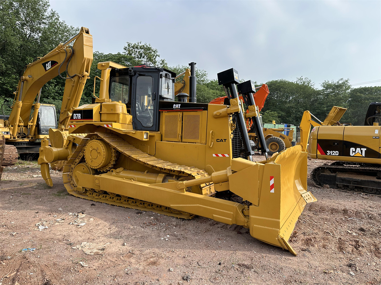 CATERPILLAR D7R - Bulldozer: bilde 1 CATERPILLAR D7R - Bulldozer: bilde 1