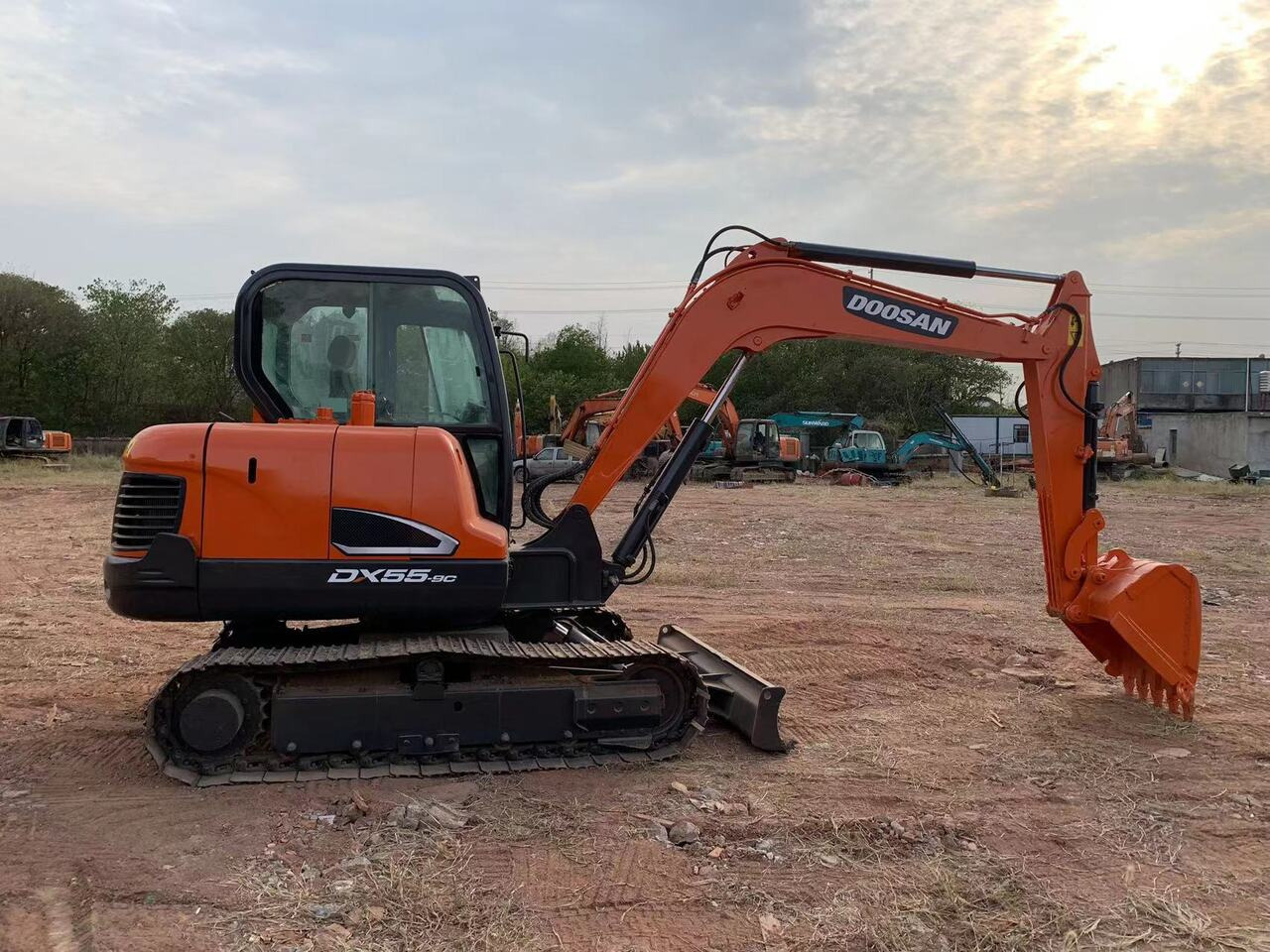 DOOSAN DX55 - Gravemaskin: bilde 1 DOOSAN DX55 - Gravemaskin: bilde 1