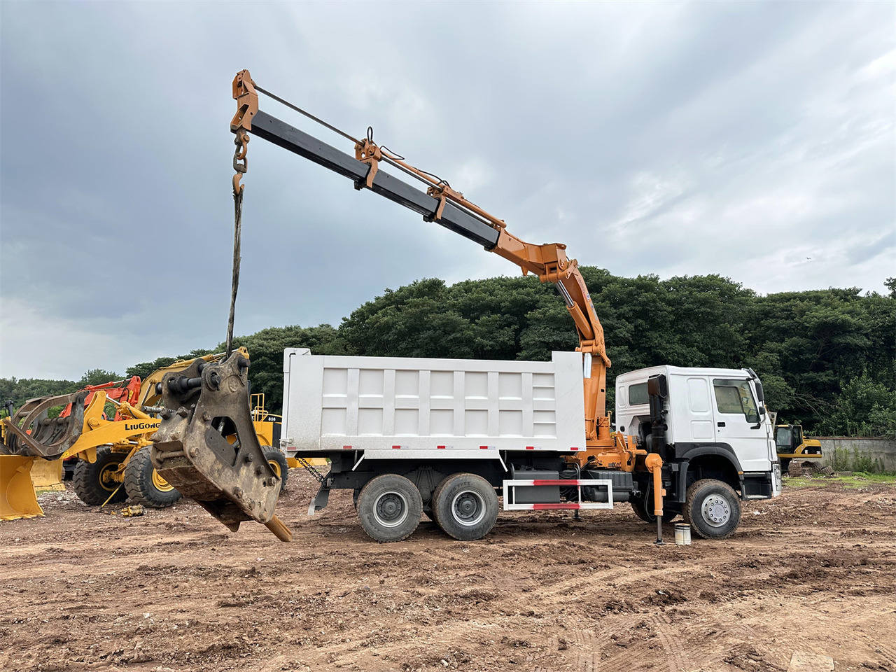 HOWO 371 Mounted Crane Dump truck - Kranbil: bilde 1 HOWO 371 Mounted Crane Dump truck - Kranbil: bilde 1