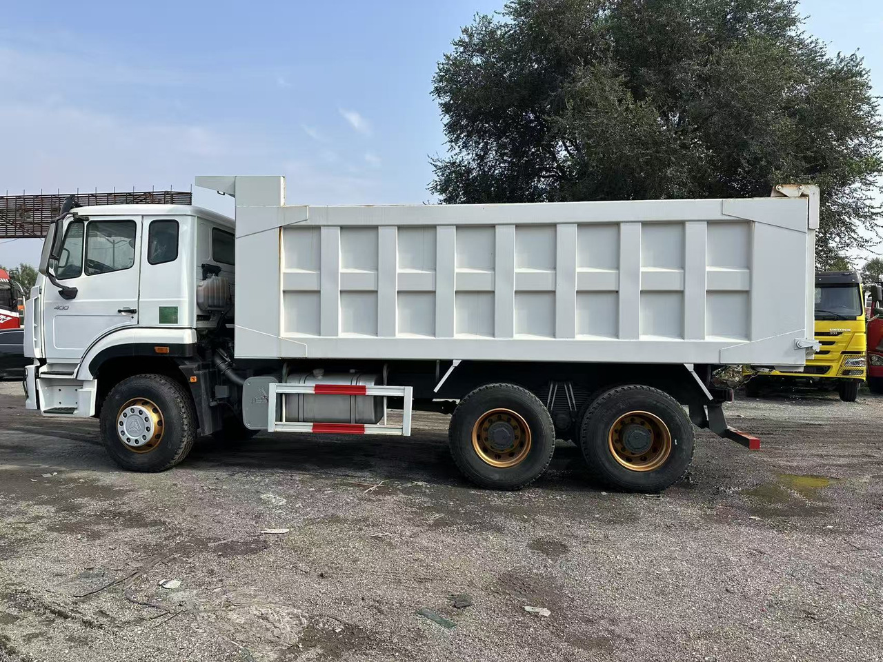 SINOTRUK HOHAN 400hp 6x4 tipper truck - Tippbil: bilde 3 SINOTRUK HOHAN 400hp 6x4 tipper truck - Tippbil: bilde 3