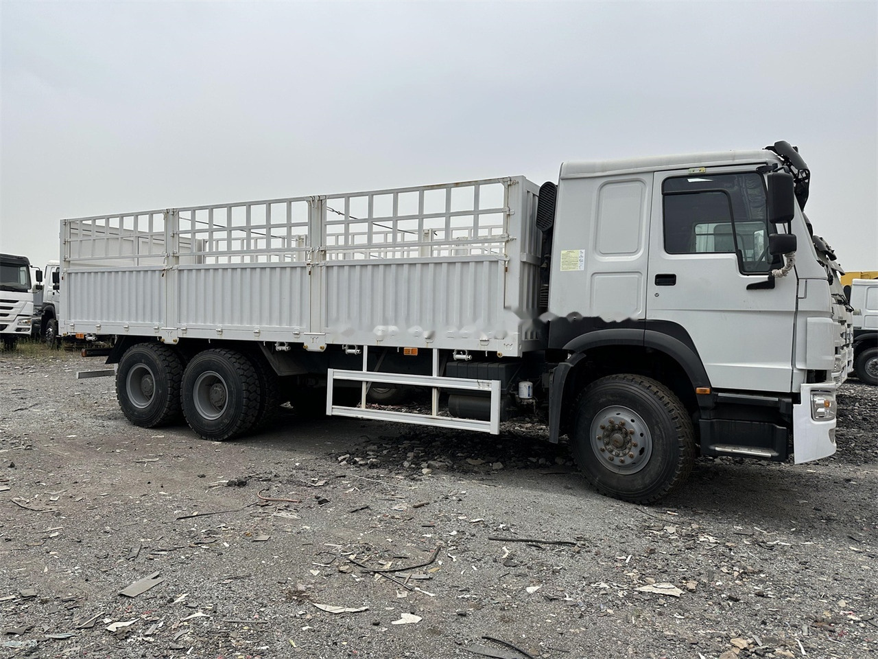 SINOTRUK HOWO 371 Cargo truck - Dyretransport lastebil: bilde 2 SINOTRUK HOWO 371 Cargo truck - Dyretransport lastebil: bilde 2