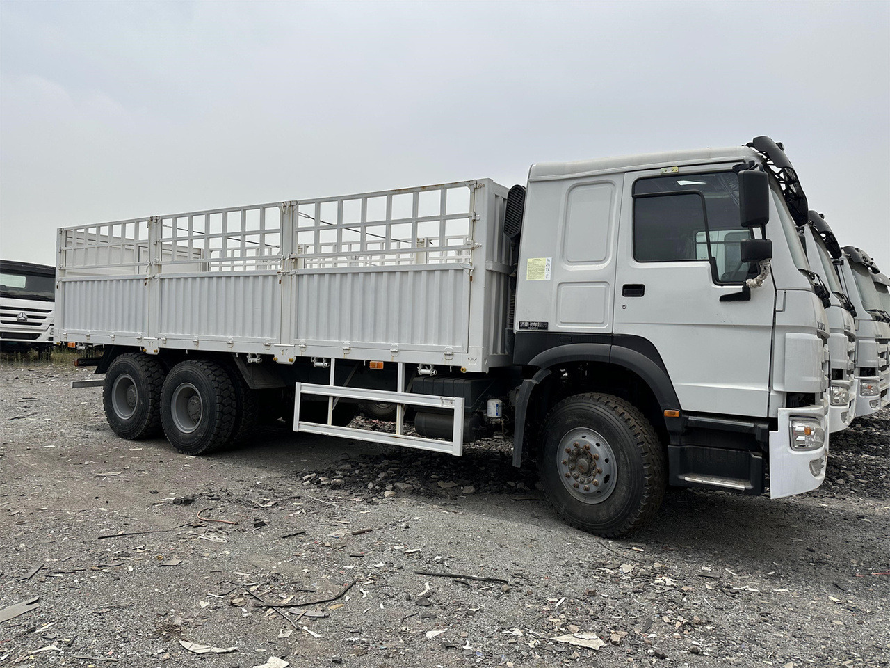 SINOTRUK HOWO 371 Cargo truck - Dyretransport lastebil: bilde 3 SINOTRUK HOWO 371 Cargo truck - Dyretransport lastebil: bilde 3