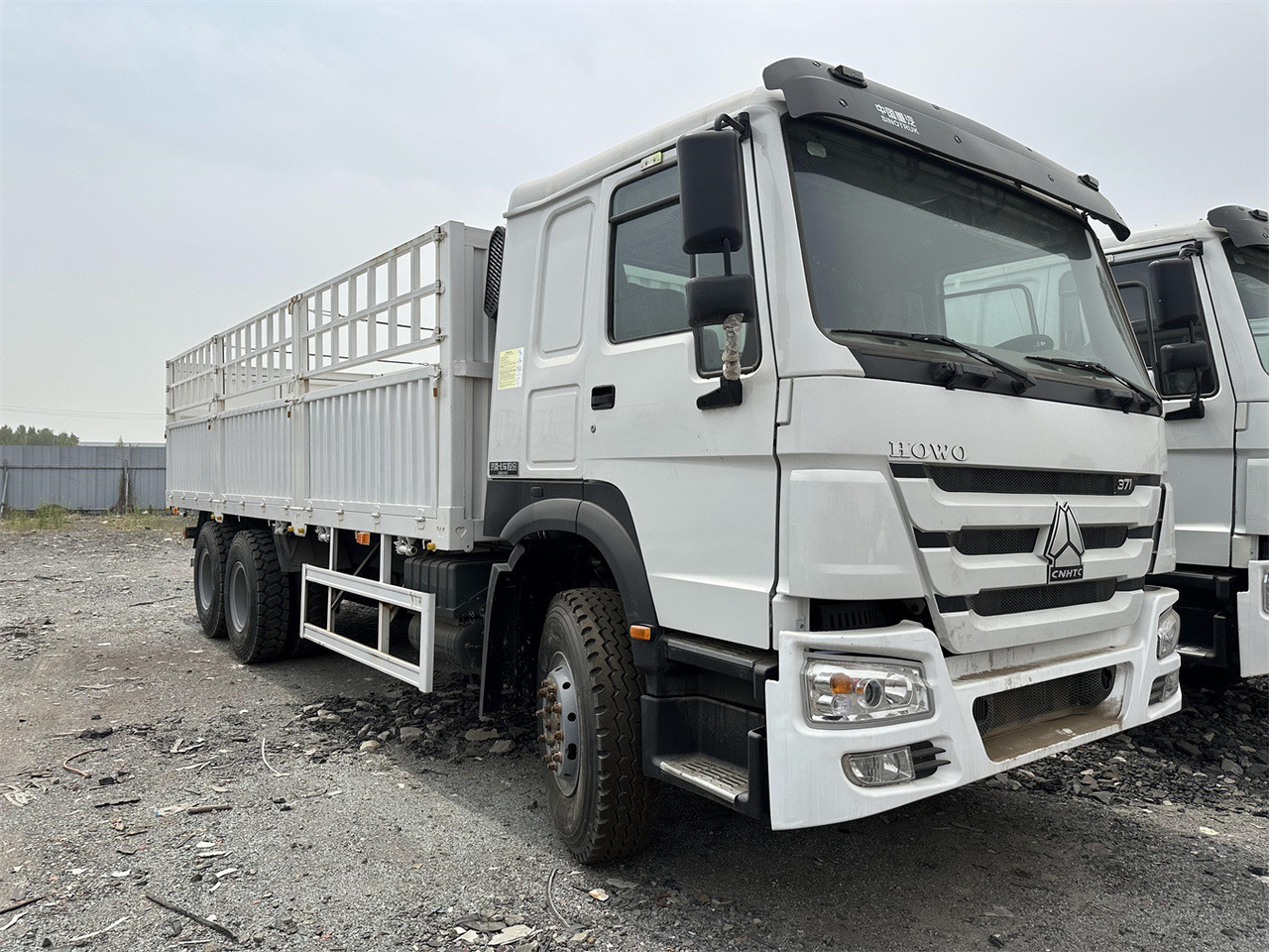 SINOTRUK HOWO 371 Cargo truck - Dyretransport lastebil: bilde 2 SINOTRUK HOWO 371 Cargo truck - Dyretransport lastebil: bilde 2