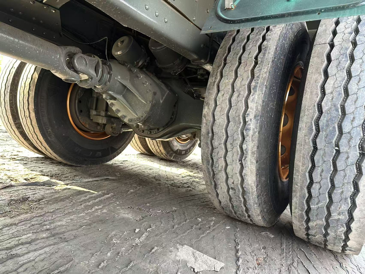 SINOTRUK HOWO 420hp 8x4 fence truck - Planbil: bilde 4 SINOTRUK HOWO 420hp 8x4 fence truck - Planbil: bilde 4