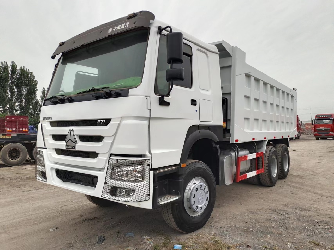 SINOTRUK HOWO Dump truck 371 6x4 - Tippbil: bilde 2 SINOTRUK HOWO Dump truck 371 6x4 - Tippbil: bilde 2