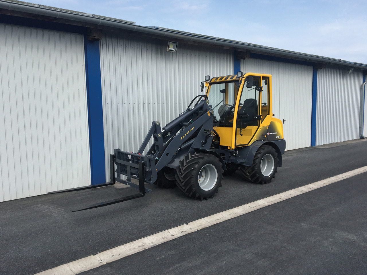 EUROTRAC W12 CMF - Minilaster: bilde 1 EUROTRAC W12 CMF - Minilaster: bilde 1