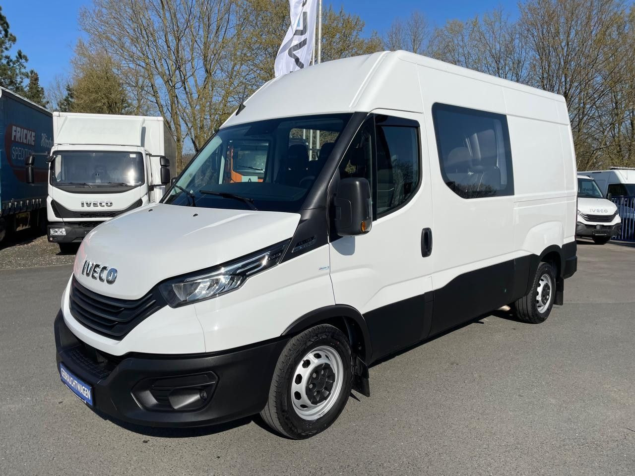 Iveco Daily 35S16A8 CRV MY22 Euro6 Klima AHK Navi ZV - Kassebil: bilde 1 Iveco Daily 35S16A8 CRV MY22 Euro6 Klima AHK Navi ZV - Kassebil: bilde 1