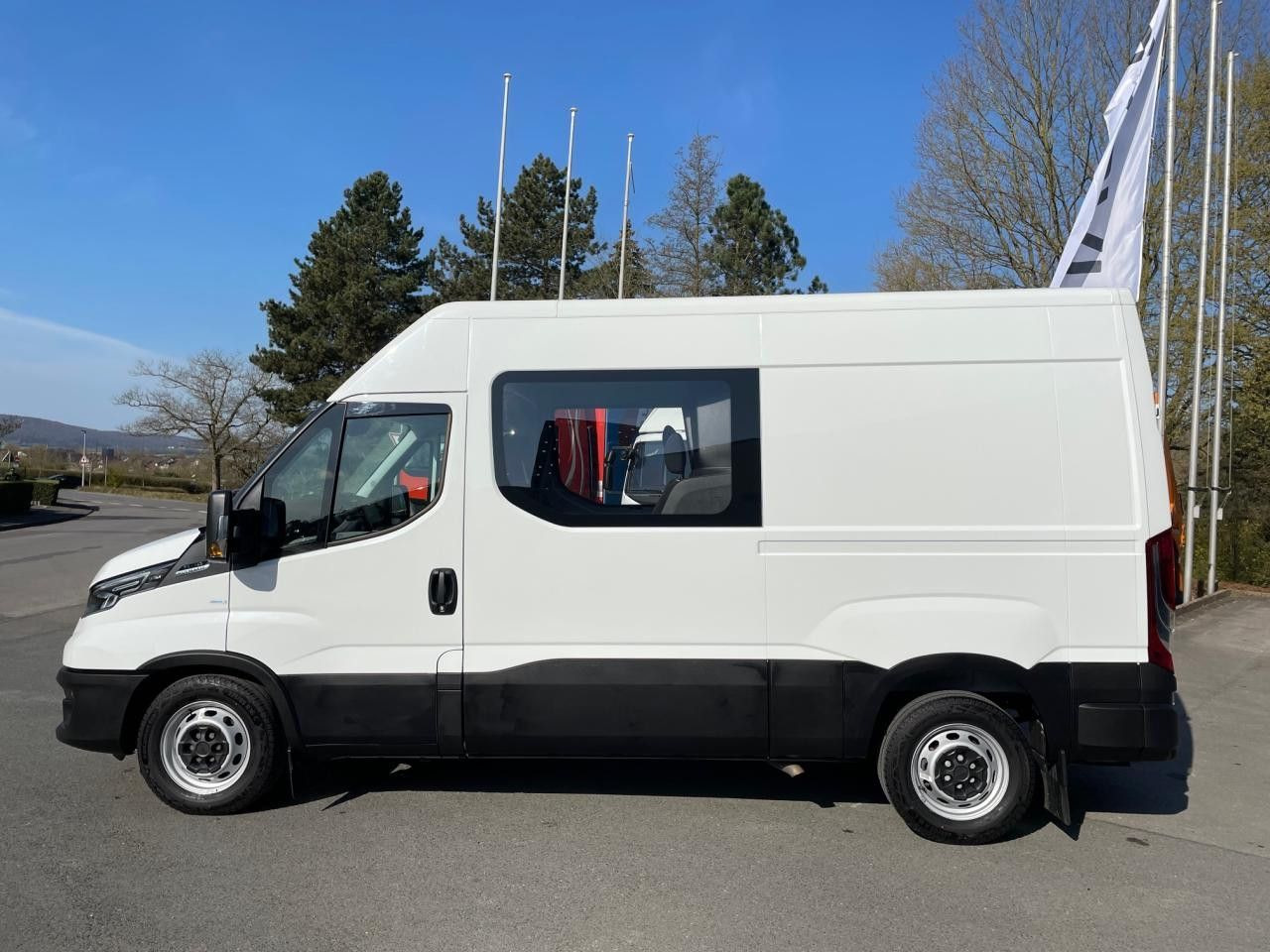 Iveco Daily 35S16A8 CRV MY22 Euro6 Klima AHK Navi ZV - Kassebil: bilde 5 Iveco Daily 35S16A8 CRV MY22 Euro6 Klima AHK Navi ZV - Kassebil: bilde 5