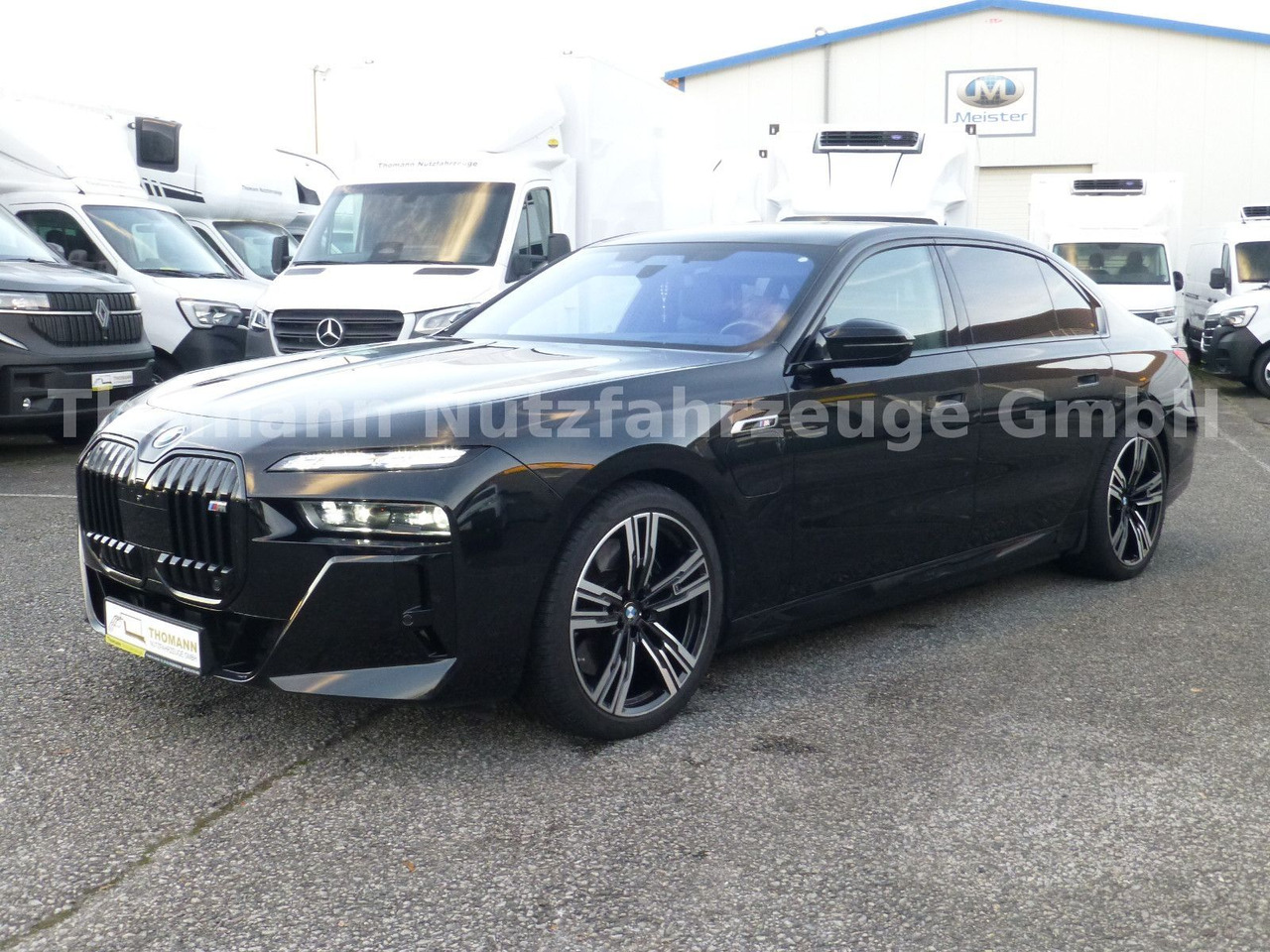 BMW M760 7 M760 e xDrive Cinema Sky Lounge 2x 21 Zol - Sedan: bilde 2 BMW M760 7 M760 e xDrive Cinema Sky Lounge 2x 21 Zol - Sedan: bilde 2